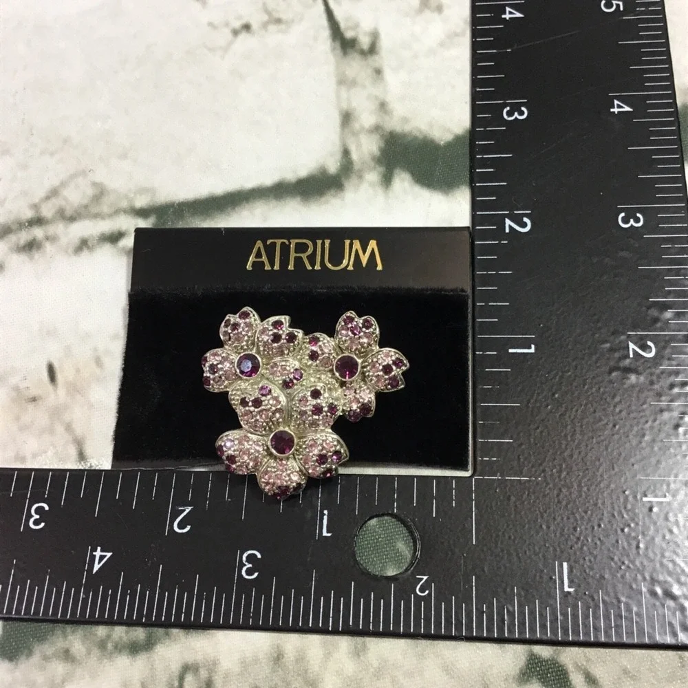 Atrium Collection atrium pin